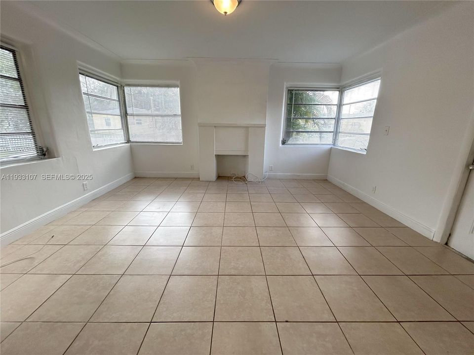 出租: $1,650 (1 贝兹, 1 浴室, 500 平方英尺)