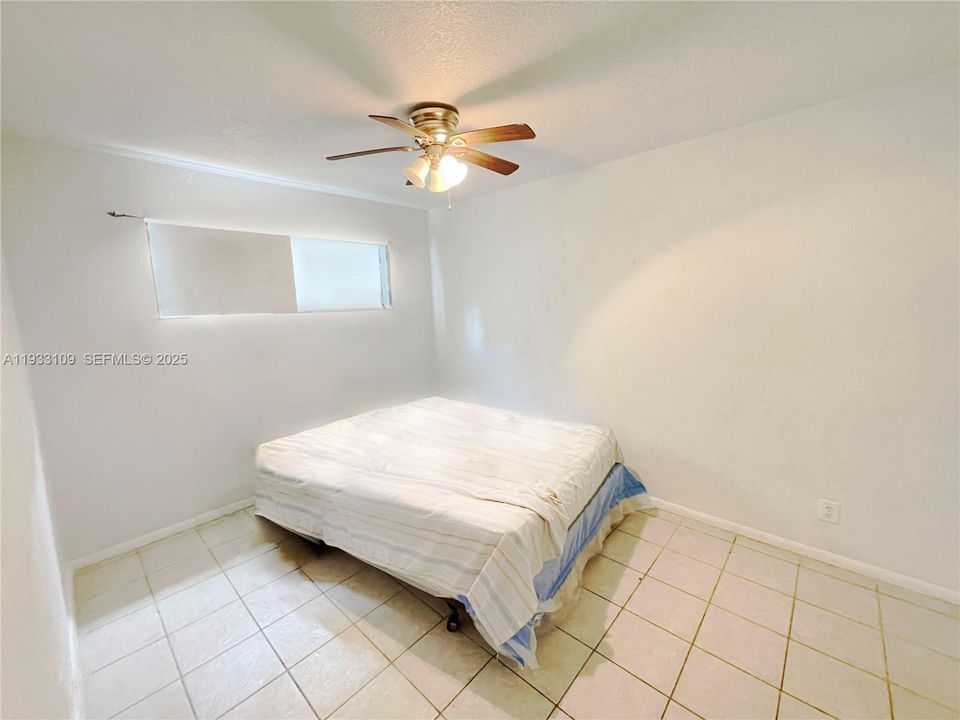 For Sale: $120,000 (2 beds, 1 baths, 734 Square Feet)