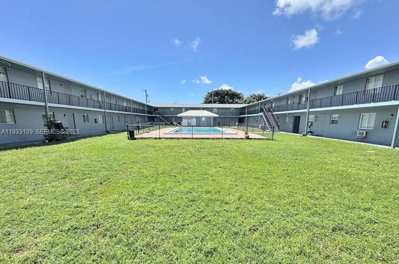 For Sale: $120,000 (2 beds, 1 baths, 734 Square Feet)