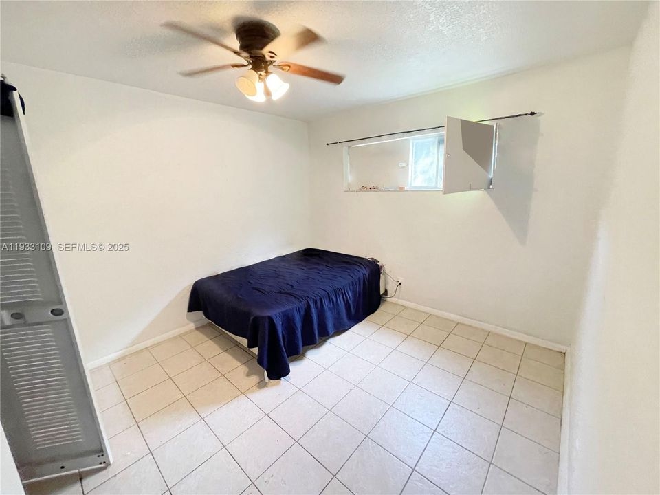 For Sale: $120,000 (2 beds, 1 baths, 734 Square Feet)