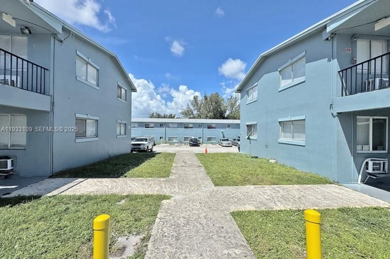 For Sale: $120,000 (2 beds, 1 baths, 734 Square Feet)