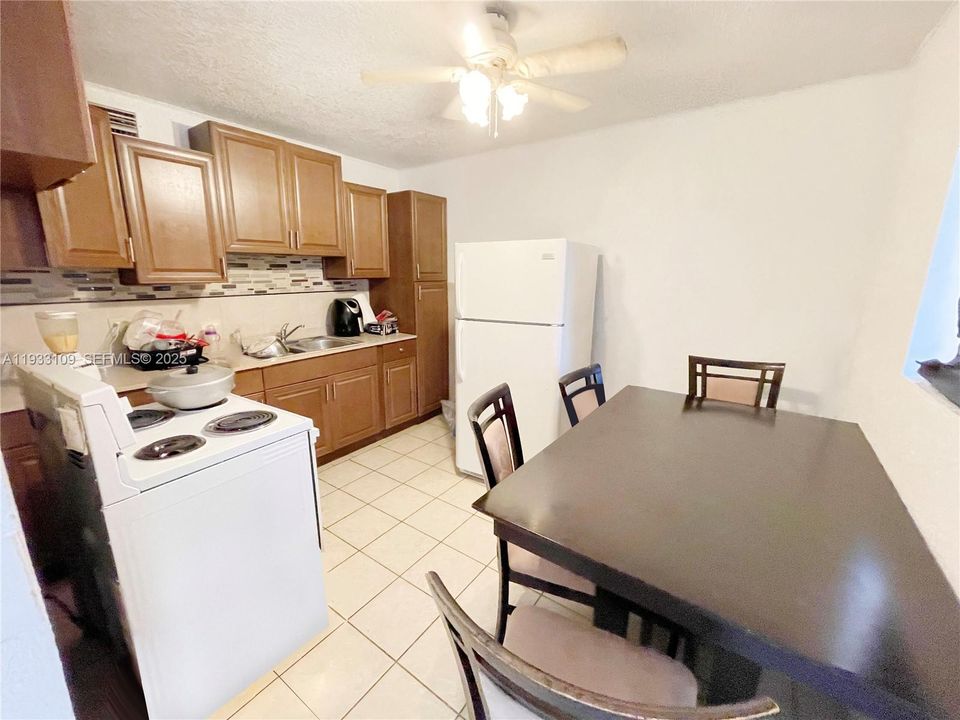 For Sale: $120,000 (2 beds, 1 baths, 734 Square Feet)