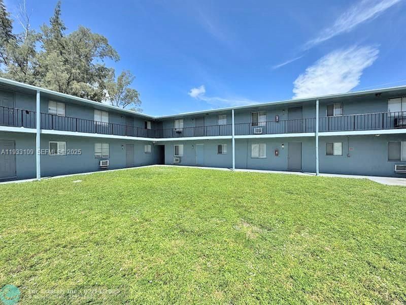 For Sale: $120,000 (2 beds, 1 baths, 734 Square Feet)