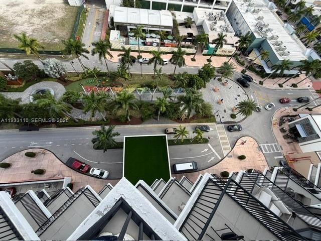 For Rent: $2,850 (1 beds, 1 baths, 698 Square Feet)