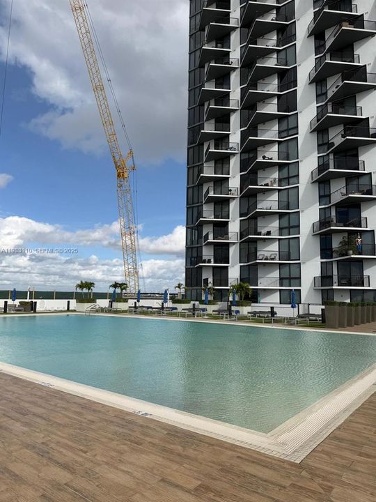 For Rent: $2,850 (1 beds, 1 baths, 698 Square Feet)