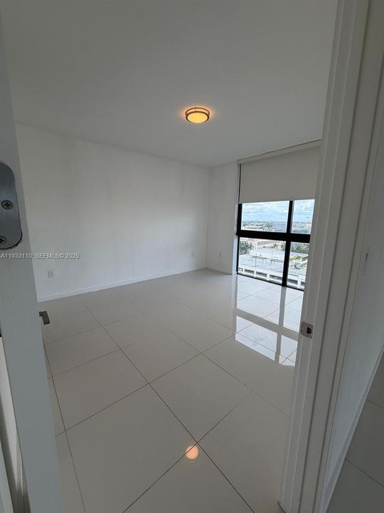 For Rent: $2,850 (1 beds, 1 baths, 698 Square Feet)