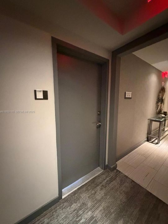 For Rent: $2,850 (1 beds, 1 baths, 698 Square Feet)