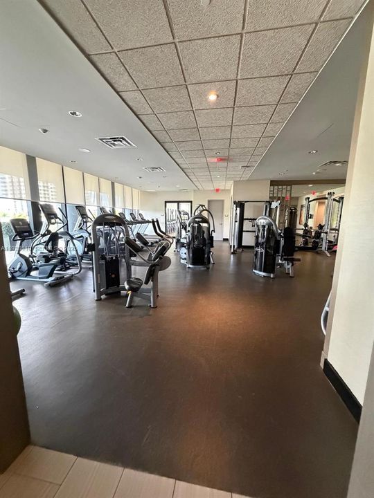 For Rent: $2,850 (1 beds, 1 baths, 698 Square Feet)