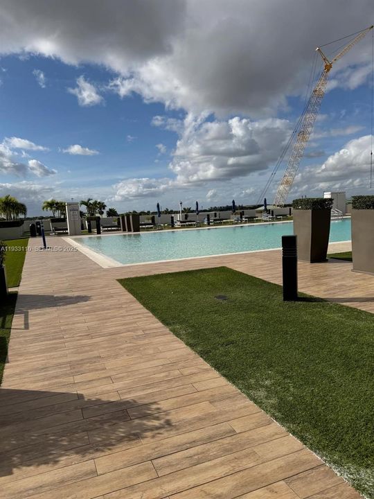 For Rent: $2,850 (1 beds, 1 baths, 698 Square Feet)