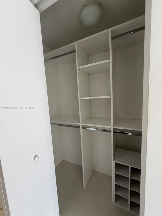 For Rent: $2,850 (1 beds, 1 baths, 698 Square Feet)