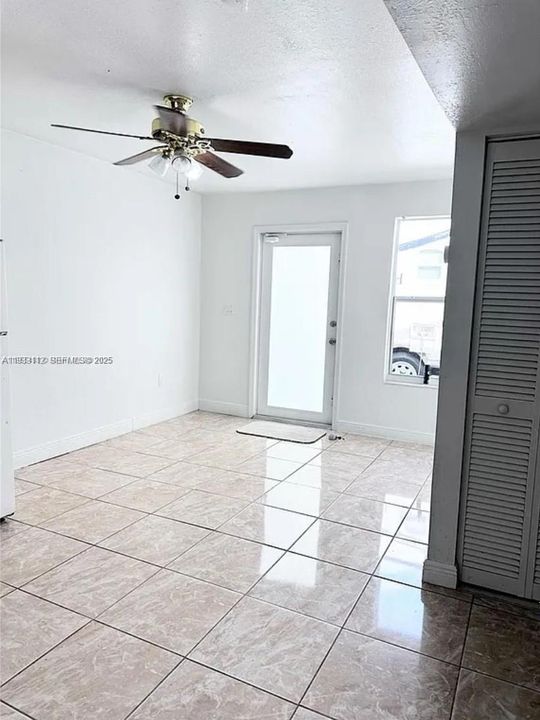 В аренду: $2,800 (3 спален, 1 ванн, 1442 Квадратных фут)