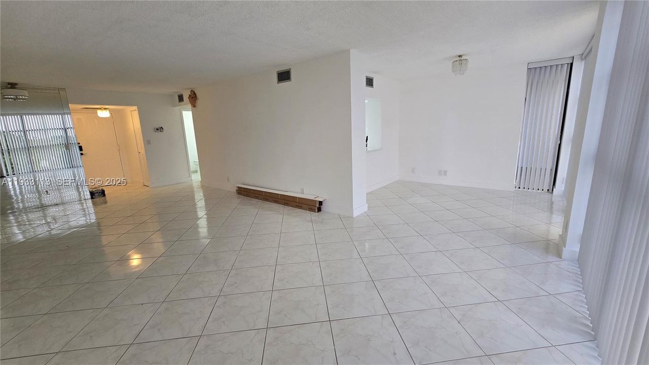 En Venta: $250,000 (2 camas, 1 baños, 1075 Pies cuadrados)