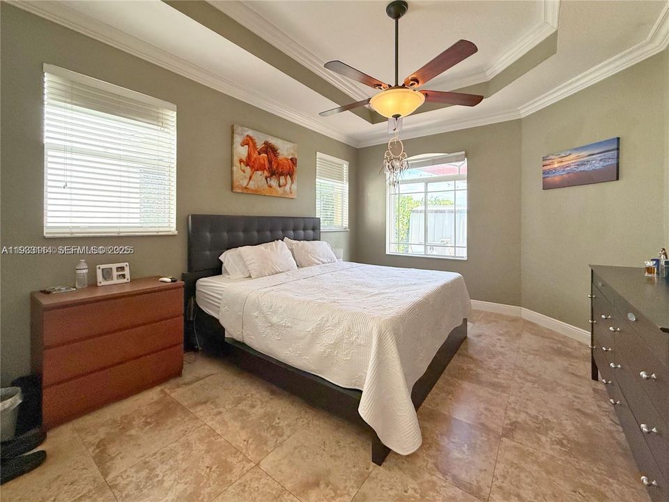 На продажу: $575,000 (4 спален, 2 ванн, 1882 Квадратных фут)