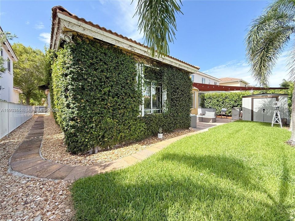 На продажу: $575,000 (4 спален, 2 ванн, 1882 Квадратных фут)