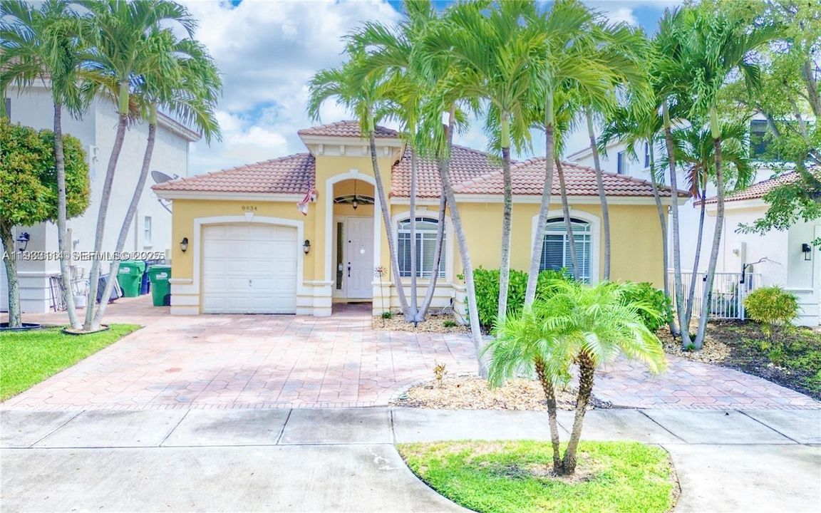 На продажу: $575,000 (4 спален, 2 ванн, 1882 Квадратных фут)