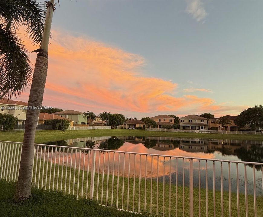 На продажу: $575,000 (4 спален, 2 ванн, 1882 Квадратных фут)