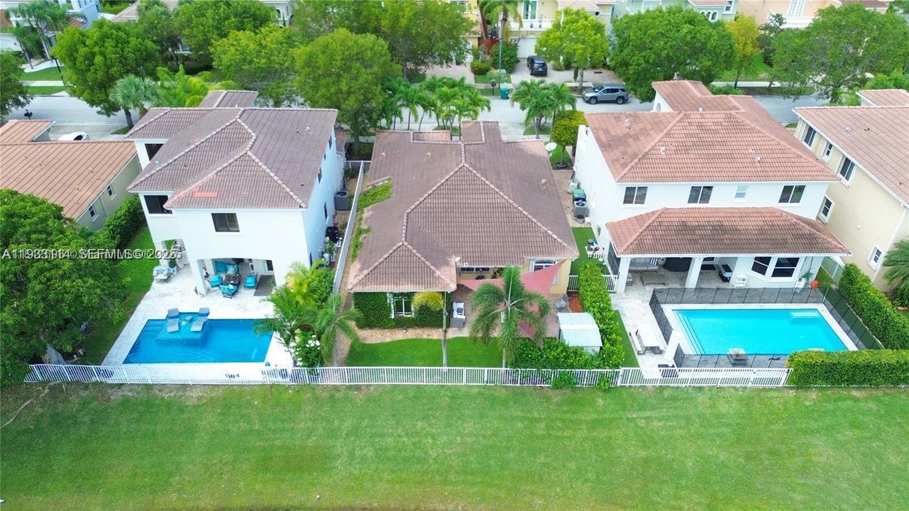 На продажу: $575,000 (4 спален, 2 ванн, 1882 Квадратных фут)