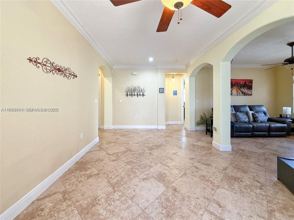 На продажу: $575,000 (4 спален, 2 ванн, 1882 Квадратных фут)