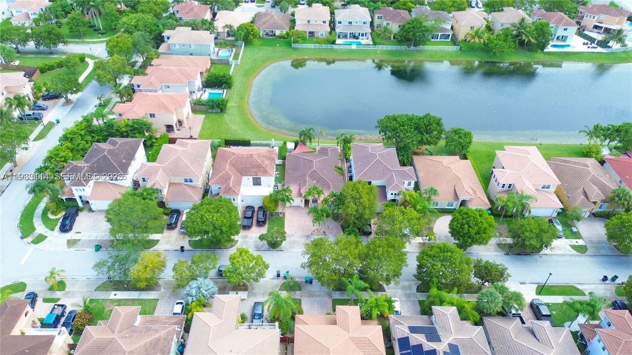 На продажу: $575,000 (4 спален, 2 ванн, 1882 Квадратных фут)