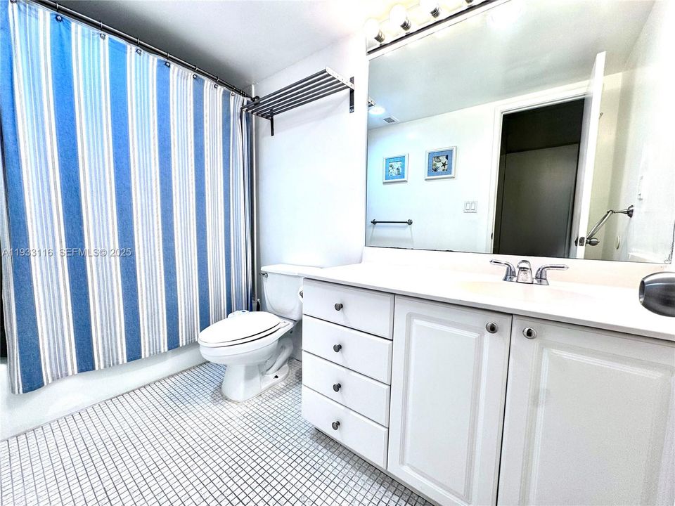 В аренду: $2,350 (1 спален, 1 ванн, 1000 Квадратных фут)