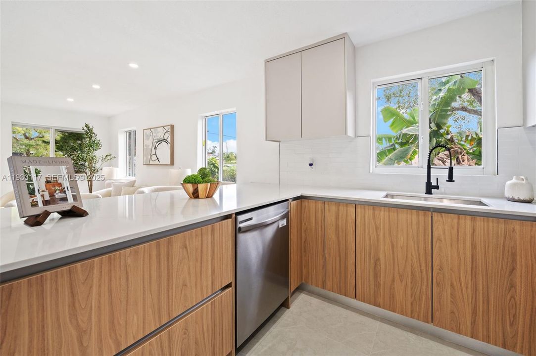 待售: $574,900 (3 贝兹, 2 浴室, 1218 平方英尺)