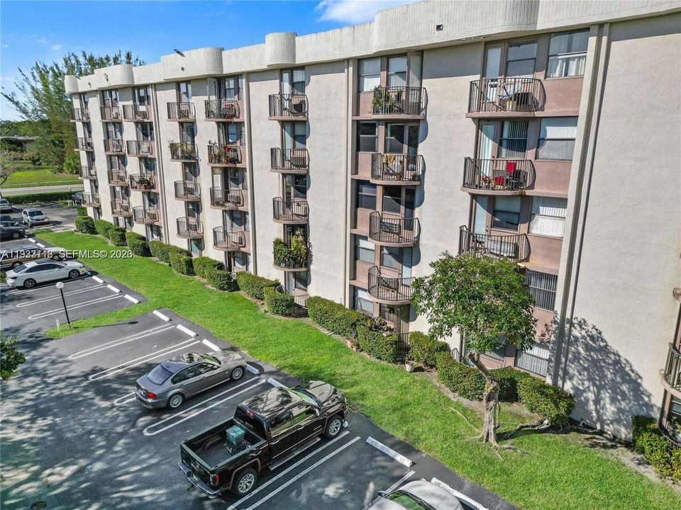Active With Contract: $134,000 (1 beds, 1 baths, 619 Square Feet)