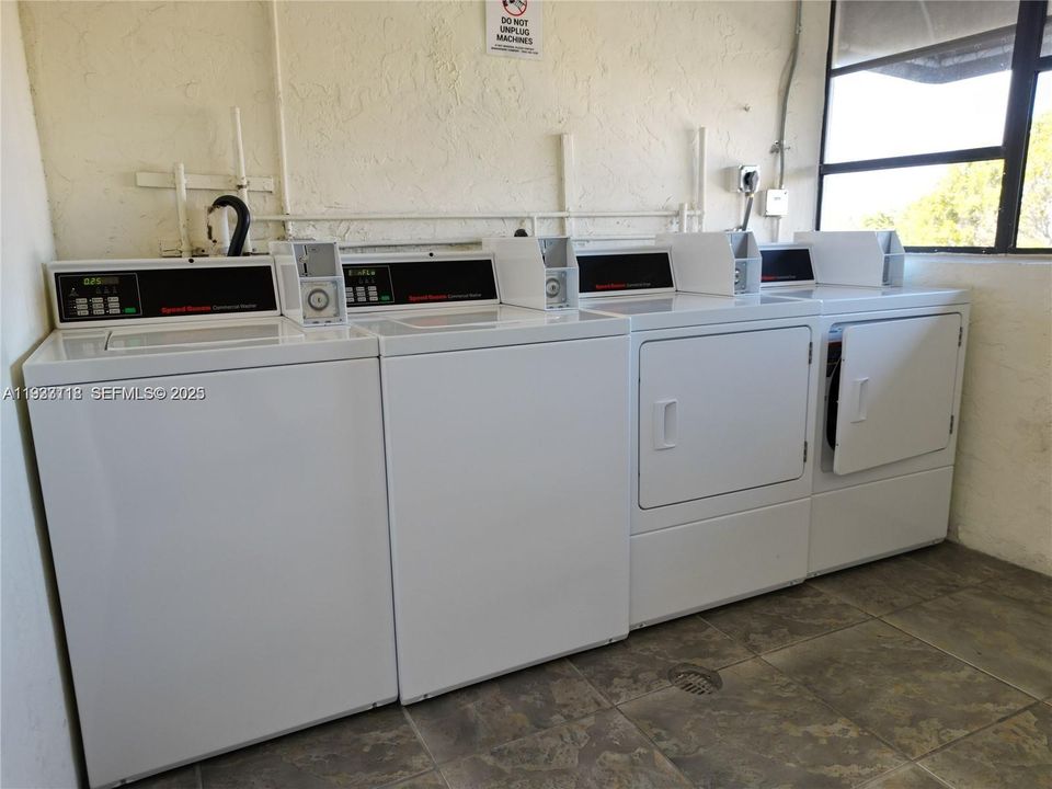 For Sale: $149,000 (1 beds, 1 baths, 619 Square Feet)