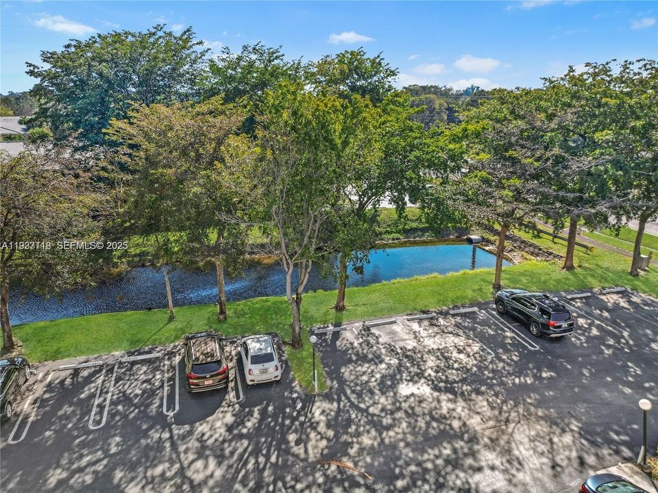 For Sale: $149,000 (1 beds, 1 baths, 619 Square Feet)