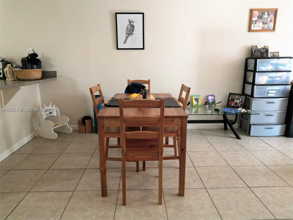 For Sale: $149,000 (1 beds, 1 baths, 619 Square Feet)