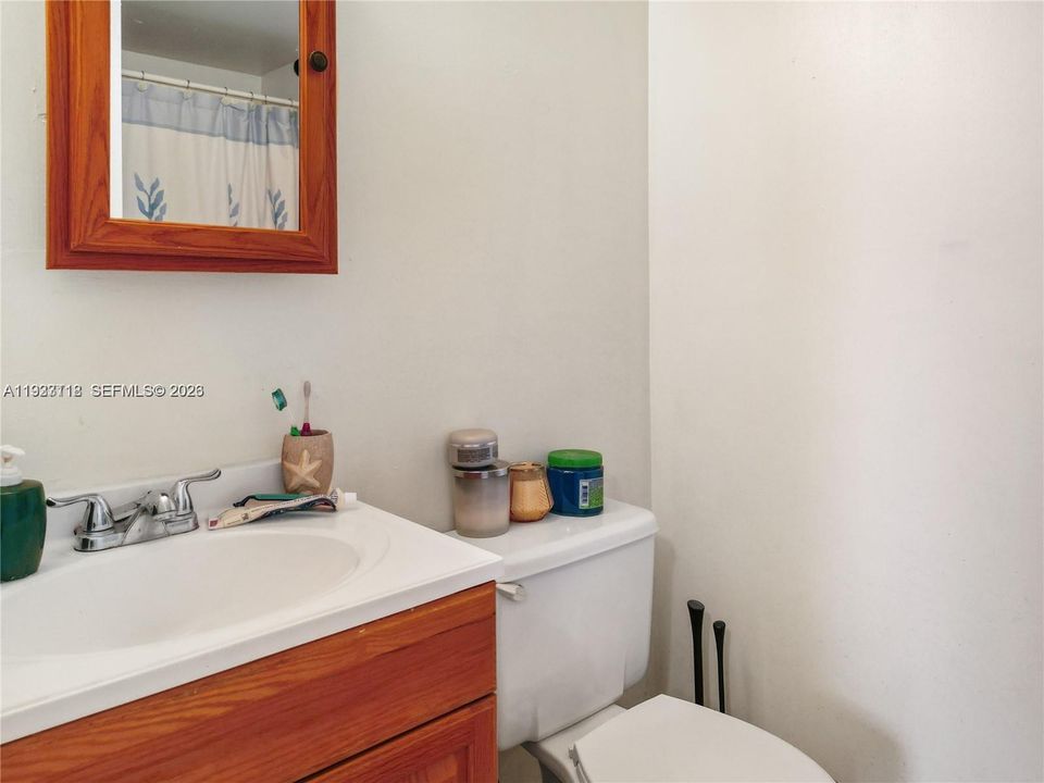 Active With Contract: $134,000 (1 beds, 1 baths, 619 Square Feet)