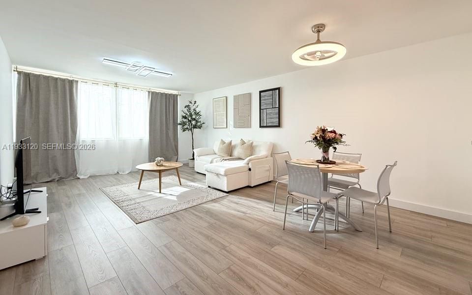 For Rent: $2,000 (1 beds, 1 baths, 730 Square Feet)