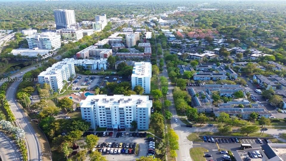 For Rent: $2,000 (1 beds, 1 baths, 730 Square Feet)