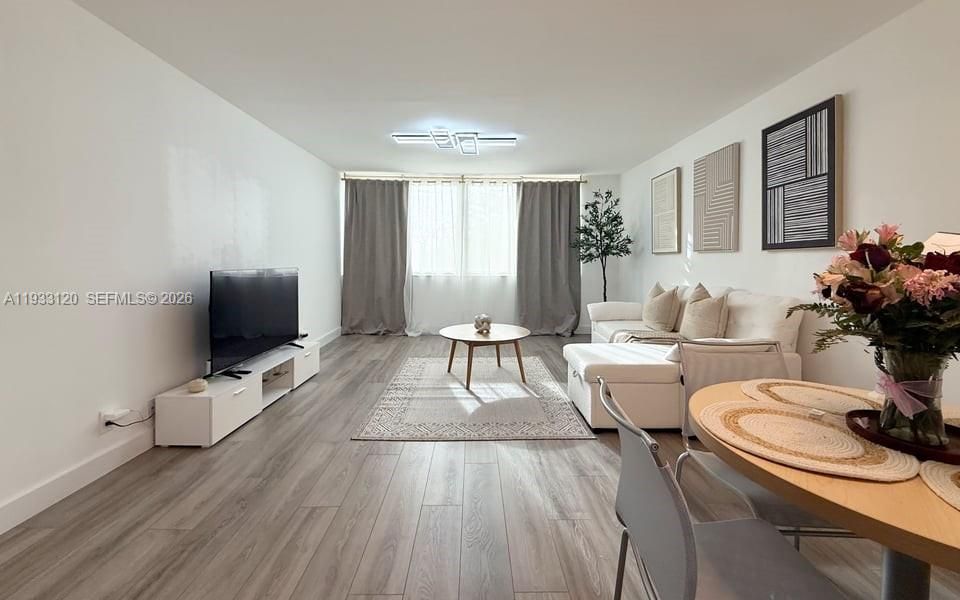 For Rent: $2,000 (1 beds, 1 baths, 730 Square Feet)