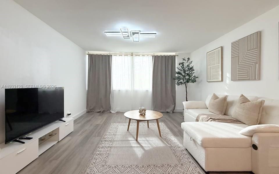 For Rent: $2,000 (1 beds, 1 baths, 730 Square Feet)