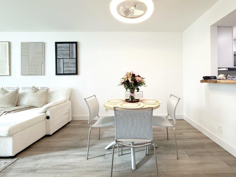 For Rent: $2,000 (1 beds, 1 baths, 730 Square Feet)