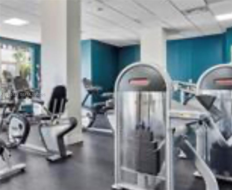 待售: $495,000 (2 贝兹, 1 浴室, 905 平方英尺)