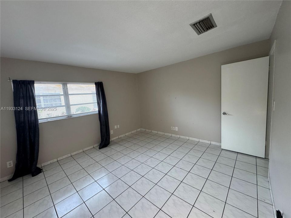 For Rent: $1,900 (2 beds, 1 baths, 3195 Square Feet)