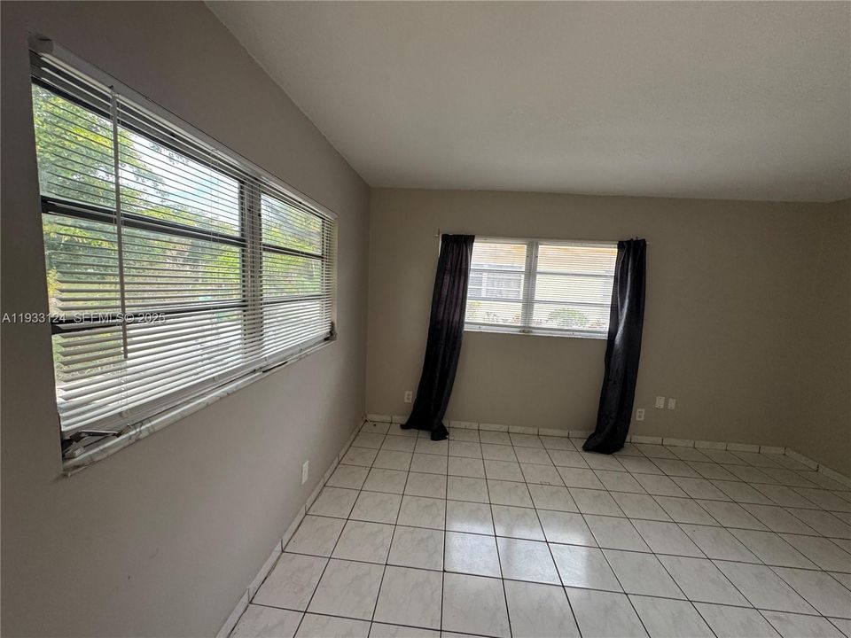 For Rent: $1,900 (2 beds, 1 baths, 3195 Square Feet)