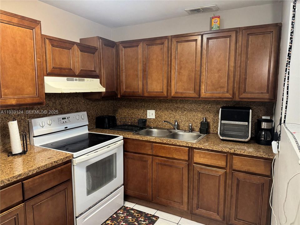 For Rent: $1,900 (2 beds, 1 baths, 3195 Square Feet)
