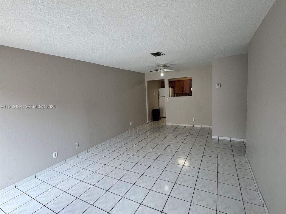 For Rent: $1,900 (2 beds, 1 baths, 3195 Square Feet)
