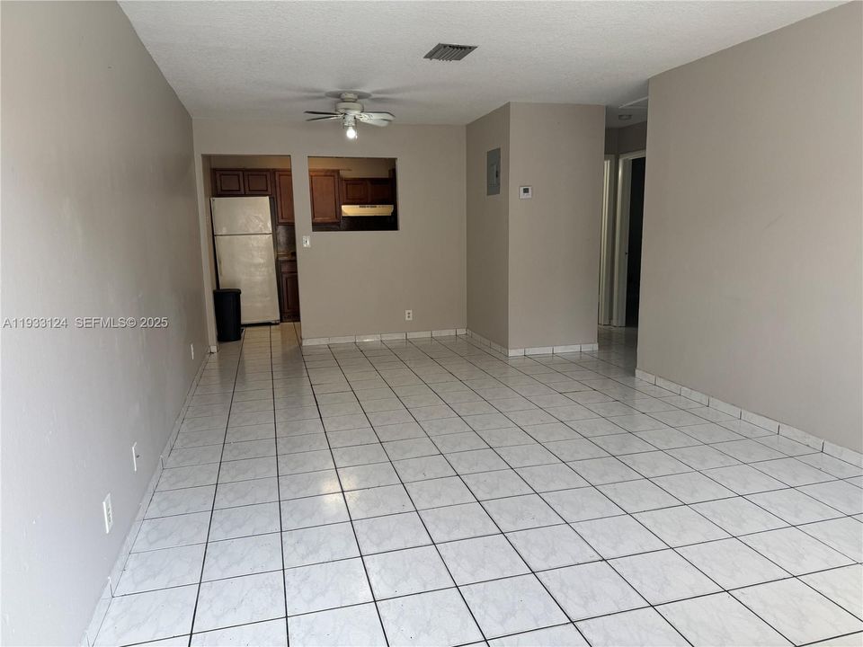 For Rent: $1,900 (2 beds, 1 baths, 3195 Square Feet)