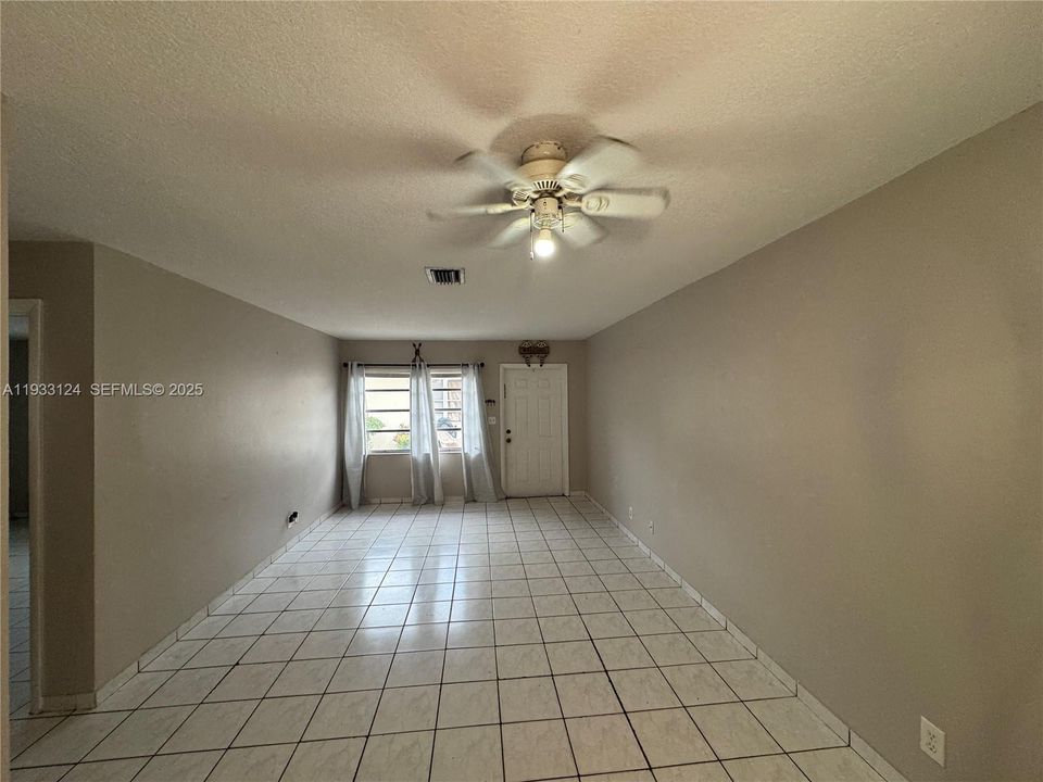 For Rent: $1,900 (2 beds, 1 baths, 3195 Square Feet)