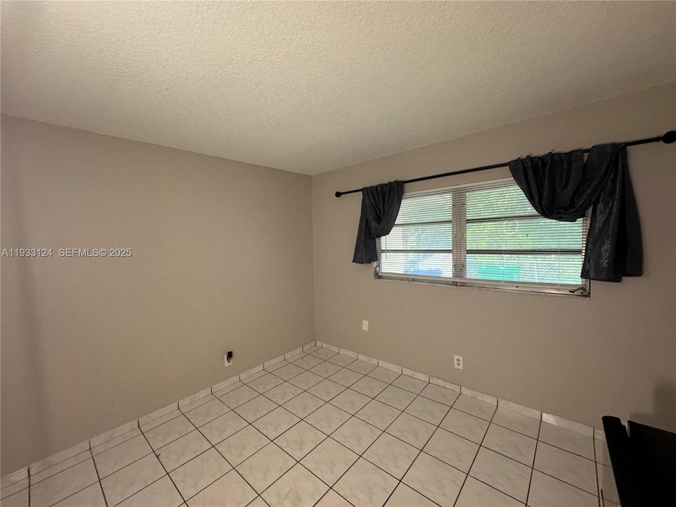 For Rent: $1,900 (2 beds, 1 baths, 3195 Square Feet)