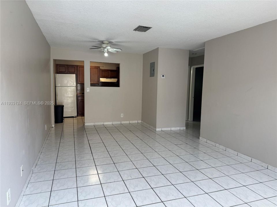 For Rent: $1,900 (2 beds, 1 baths, 3195 Square Feet)