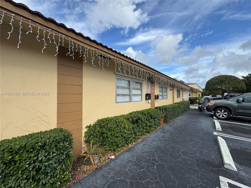 For Rent: $1,900 (2 beds, 1 baths, 3195 Square Feet)