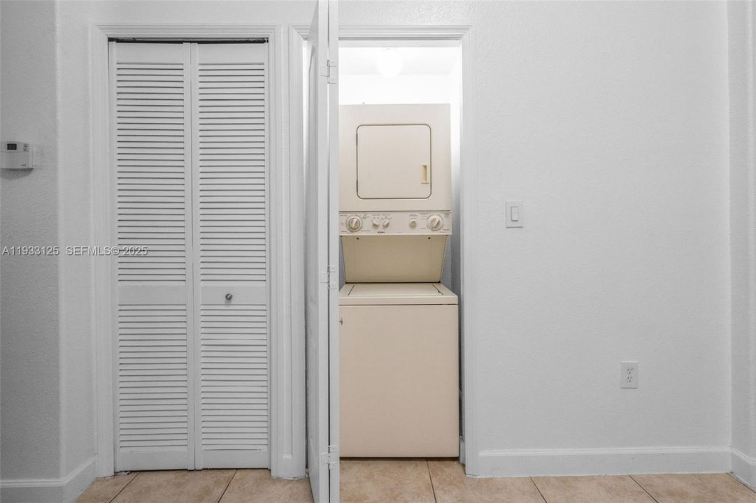 В аренду: $2,000 (3 спален, 2 ванн, 1076 Квадратных фут)