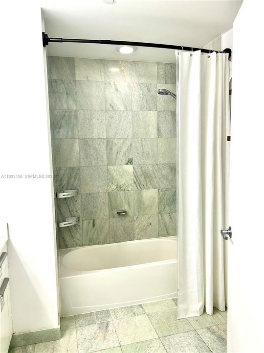 出租: $3,400 (1 贝兹, 1 浴室, 1066 平方英尺)