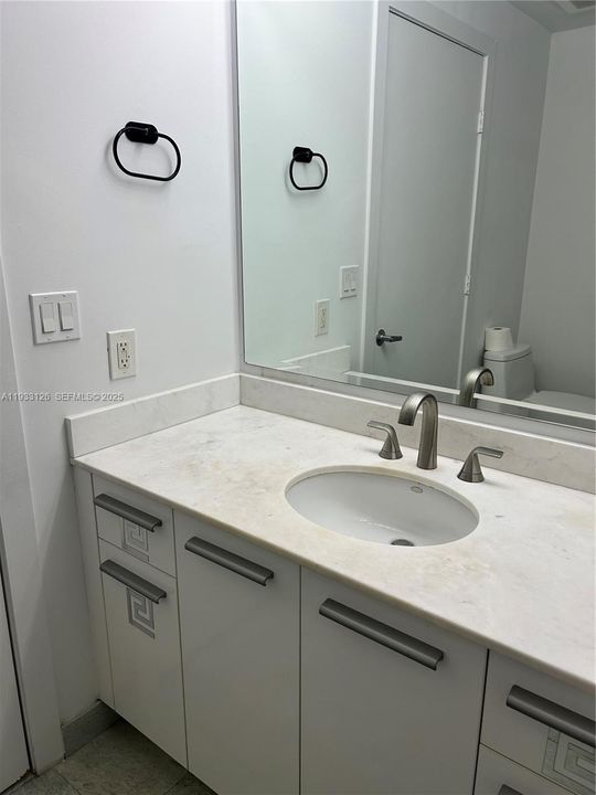 出租: $3,400 (1 贝兹, 1 浴室, 1066 平方英尺)