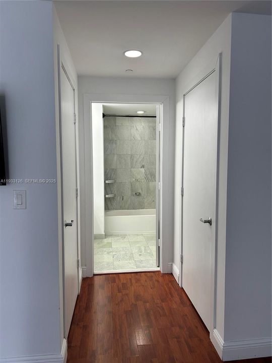 出租: $3,400 (1 贝兹, 1 浴室, 1066 平方英尺)