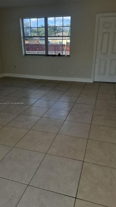 В аренду: $2,700 (3 спален, 2 ванн, 1200 Квадратных фут)